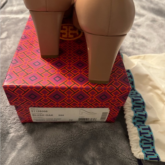 Blush Raleigh pump by Tory Burch - Picture 5 of 6